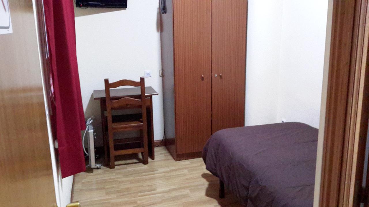 Hostal Rio Parana Мадрид Екстериор снимка